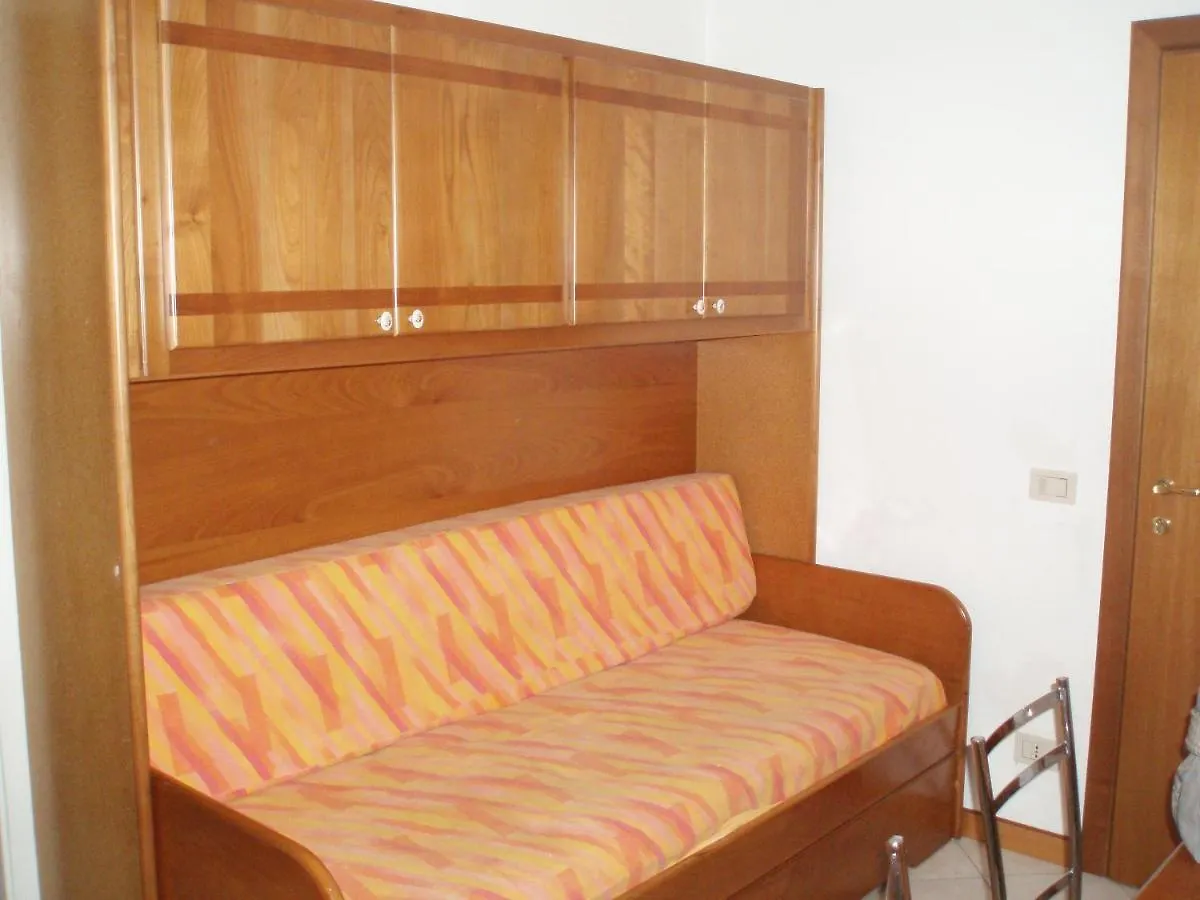 Cozy Flat 80 Metres From The Beach - Beahost Бибионе Апартаменты