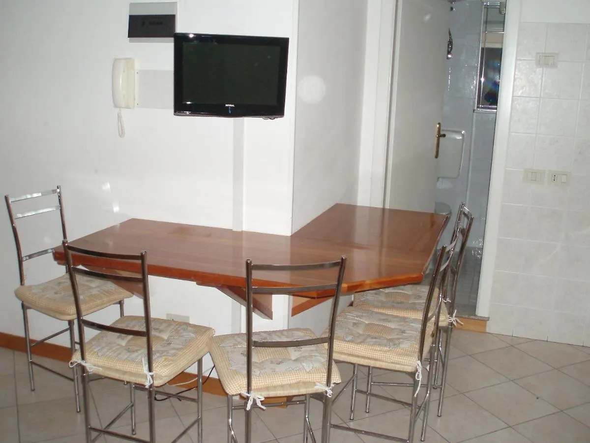 Cozy Flat 80 Metres From The Beach - Beahost Бибионе Апартаменты